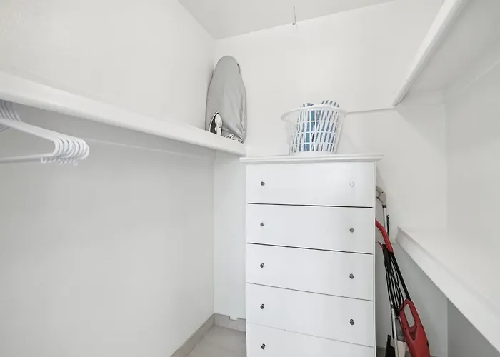 244 Fully Furnished 1br Suite-pet Friendly Apartment *